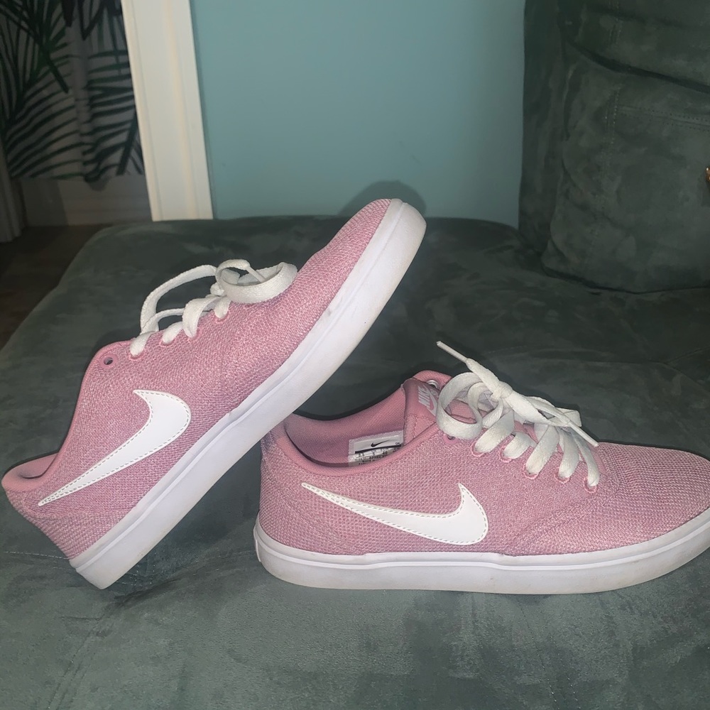 Women’s Nike Tennis Shoes